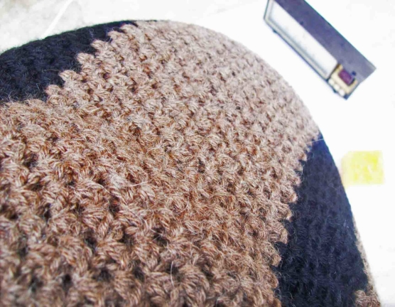 Baby Alpaca throw blanket crochet-knit_ beige_blck_stripes_v7_sd