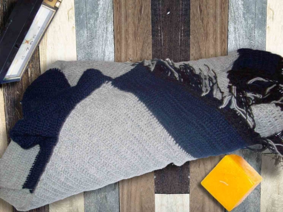 Baby Alpaca throw blanket crochet-knit_grey_blue-blck_v1_SD