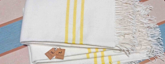 Baby Alpaca throw blanket white-yellow stripe_ V222_AMZN_sd