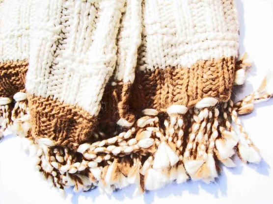 Chunky cable-knitted Royal Alpaca throw blankets, 180 x 200 cm, 3.5 kg, Natural Off-white and Coffee colors